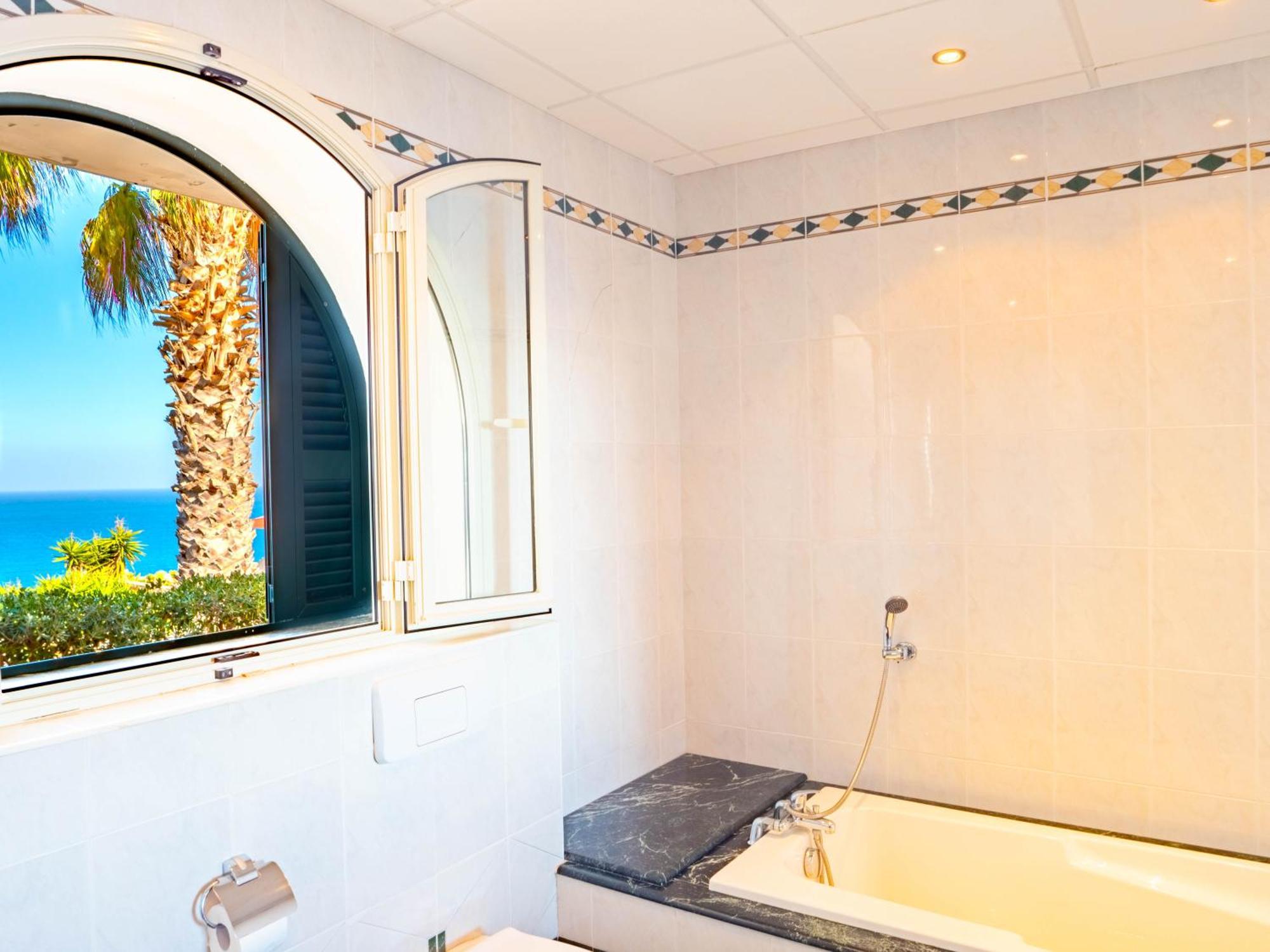 Villa Palma - Sunset Sea Views With Pool, Jacuzzi, Sauna And Games Room Mellieha Exterior foto